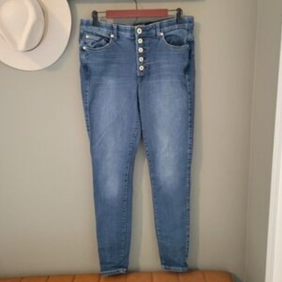 Torrid Bombshell Skinny Jeans Size 14T - Picture 1 of 1